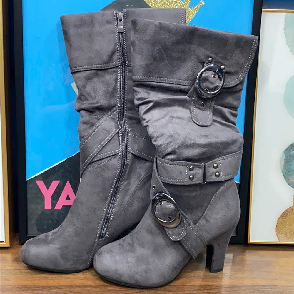 Boots - Picture 1 of 4